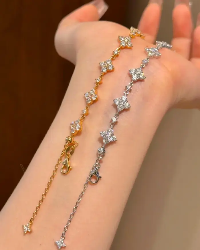 🌸 Pulsera "Ocho Flores de Cristal" – Tendencia 2026 High Glow 2