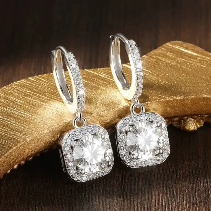 Pendientes Cuadrados Clásicos de Plata S925, Artesanía Delicada, Certificación GRA, Joyería Minimalista para Mujer, Boda, Compromiso 1