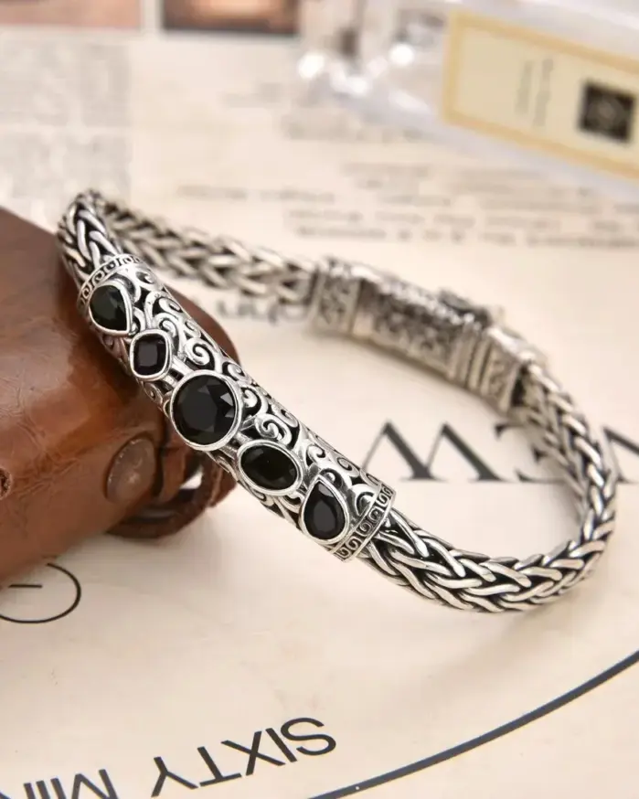 💎 Collar "Black Diamond Geometry" – Estilo Vanguardista Hecho a Mano 2