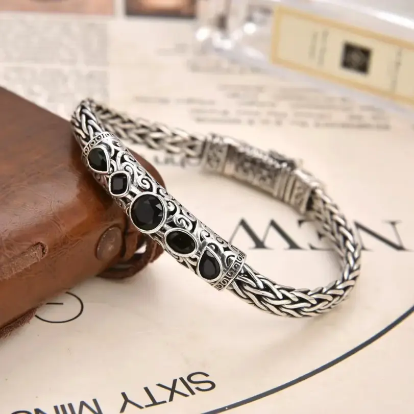 💎 Collar "Black Diamond Geometry" – Estilo Vanguardista Hecho a Mano 2