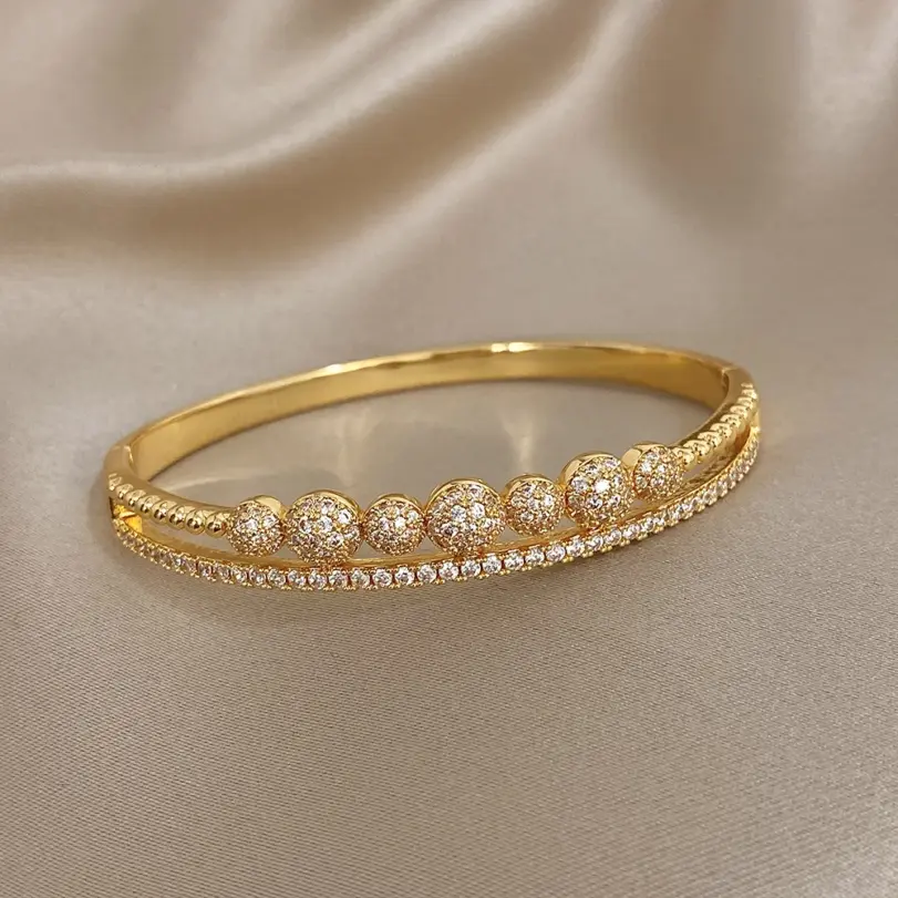 Pulsera chapada en oro con circonita brillante de lujo para mujer, brazalete con hebilla abierta geométrica elegante para novia, regalo de joyería de boda 5