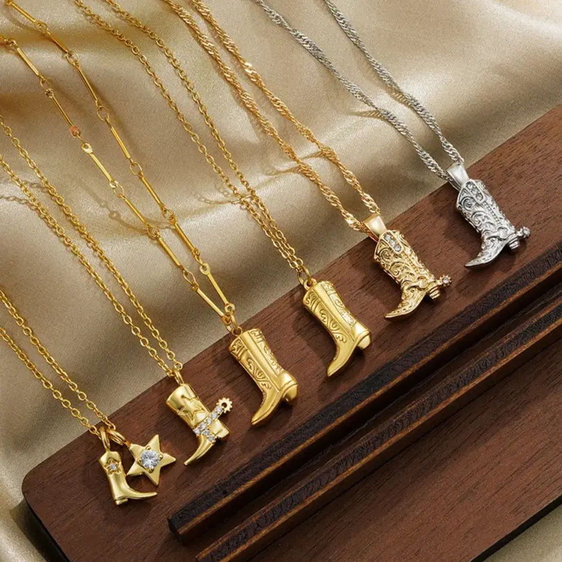 🤠 Collar "Rodeo Star" – Acero 316L, Bota y Sombrero Vaquero en Oro 18K 1 🤠 Collar "Rodeo Star" – Acero 316L, Bota y Sombrero Vaquero en Oro 18K 1