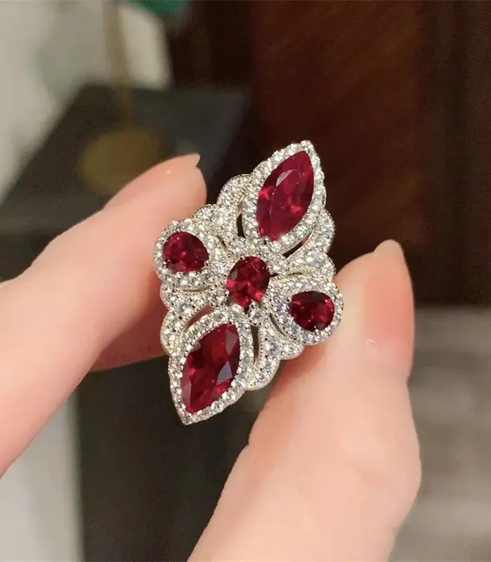 Preciosos anillos de rubí de lujo para mujer, elegante y a la moda, estilo clásico, exquisito anillo de compromiso con incrustaciones de diamante rojo, joyería fina 1