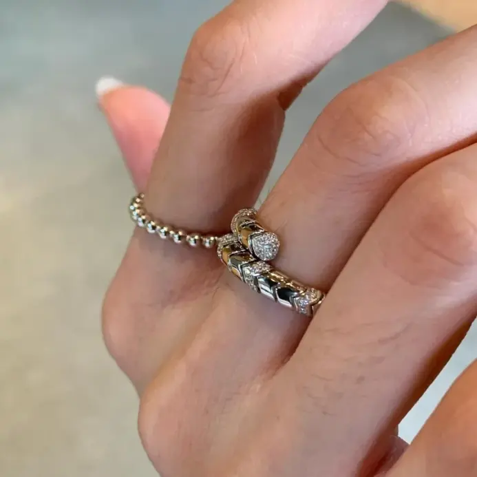 Anillos brillantes con tachuelas de diamantes de plata 925 para mujer, estilo punk, ligero, de lujo, vintage, joyería de anillo de tendencia de moda de alta calidad 2