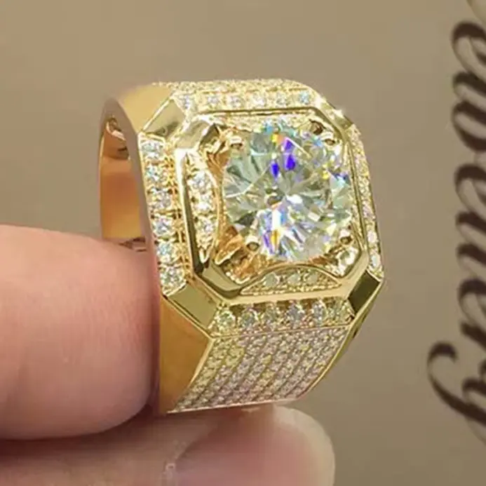 Anillo grande de cristal blanco CZ para mujeres y hombres, anillo de compromiso de cristal completo de Hip Hop de Color dorado a la moda, joyería para fiesta y boda para hombres 1