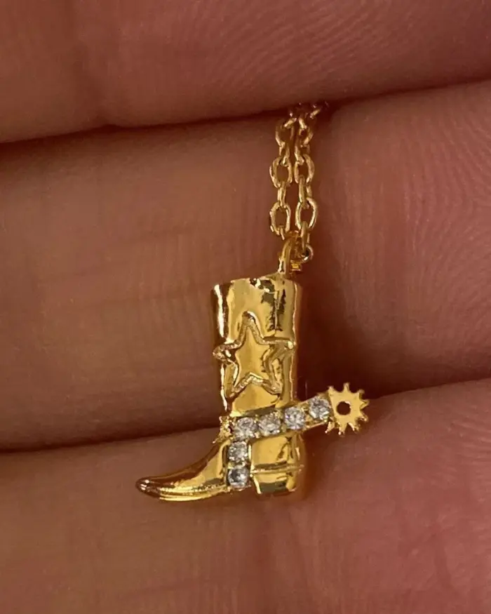🤠 Collar "Rodeo Star" – Acero 316L, Bota y Sombrero Vaquero en Oro 18K 2