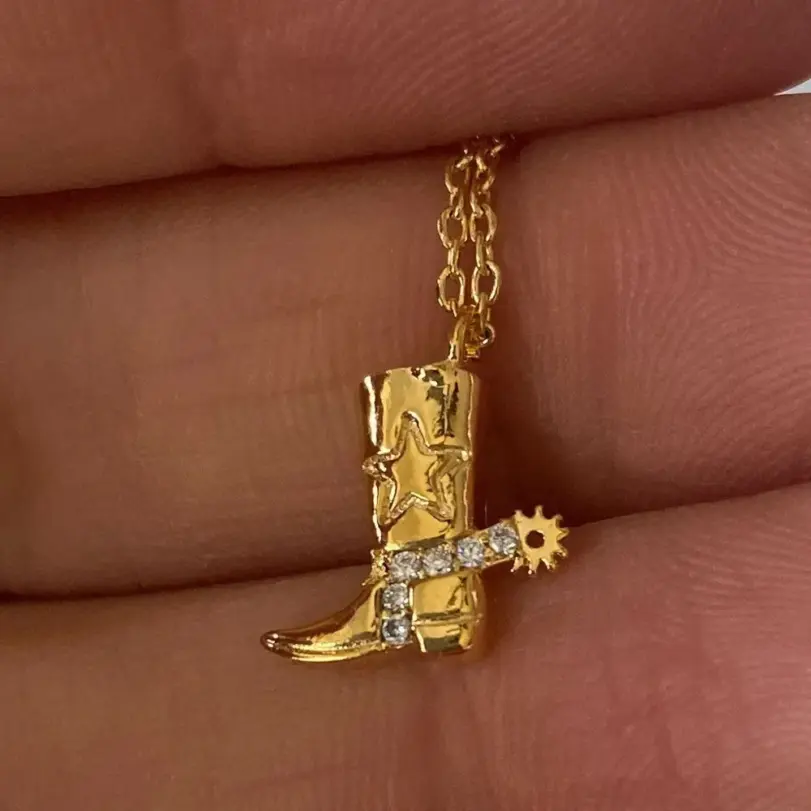 🤠 Collar "Rodeo Star" – Acero 316L, Bota y Sombrero Vaquero en Oro 18K 2