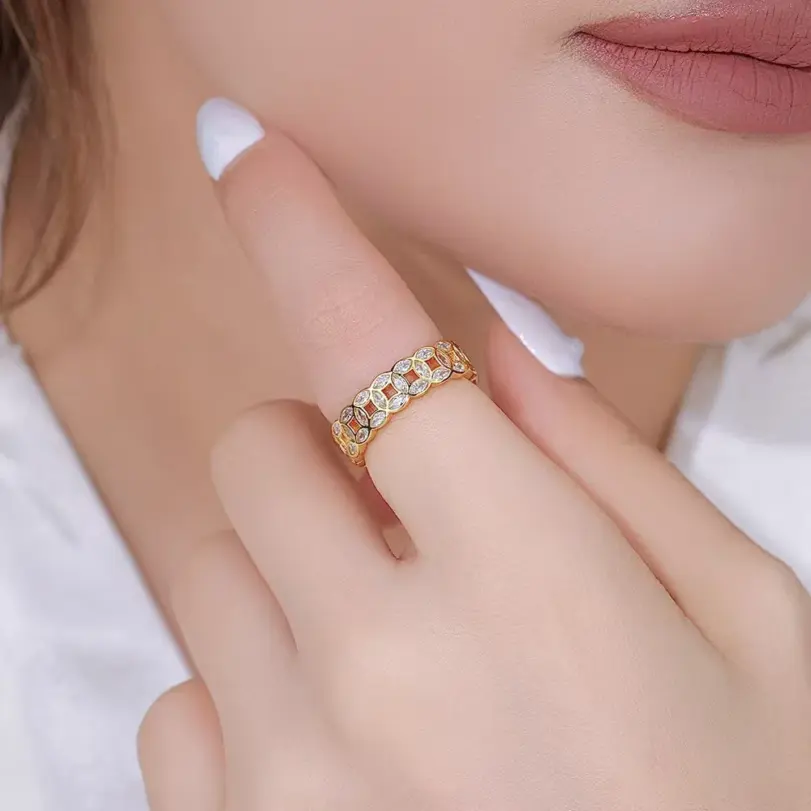 Anillo con diseño de moneda para mujer: un anillo de lujo ligero, de alta gama y elegante, con circonitas incrustadas y un diseño abrible. 3