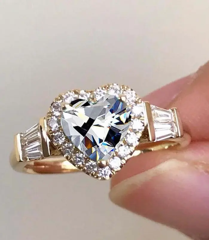 Elegante anillo de corazón de Color dorado Noble para mujer, joyería de compromiso de novia con incrustaciones de piedras de circón blanco, anillos de boda 1