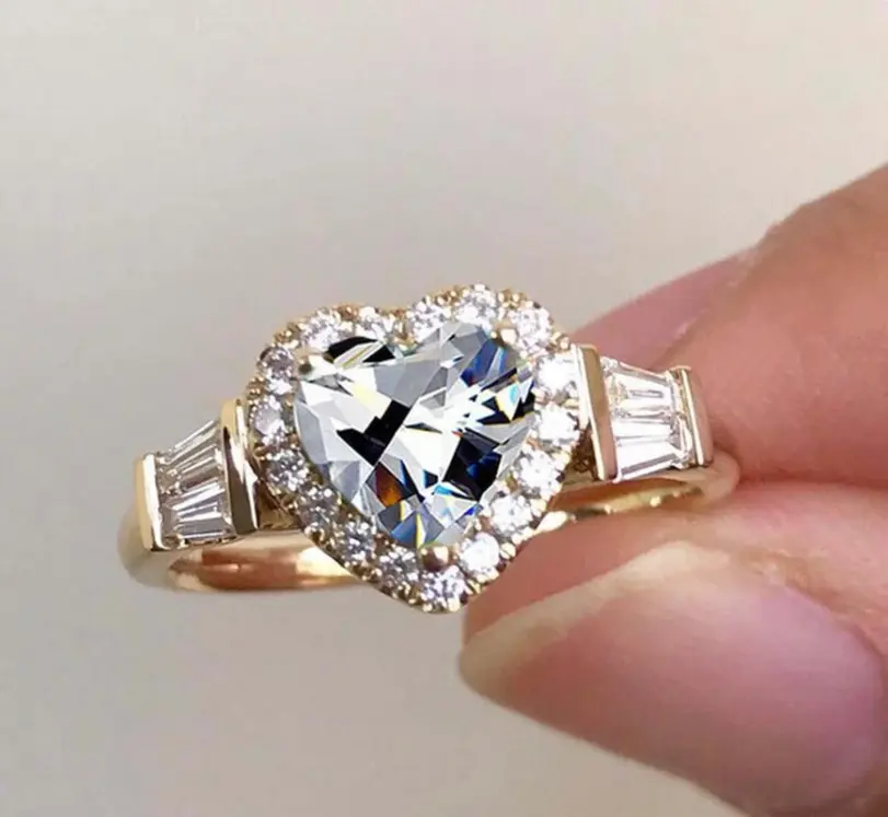Elegante anillo de corazón de Color dorado Noble para mujer, joyería de compromiso de novia con incrustaciones de piedras de circón blanco, anillos de boda 1