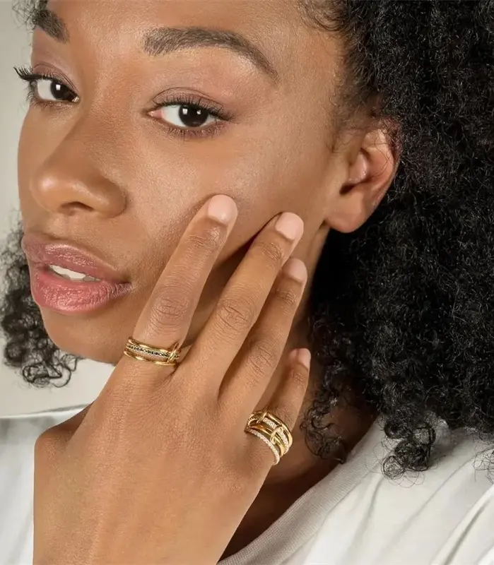 Un nicho de anillo de joyería de cobre de cuatro anillos de dos colores, hipoalergénico, estilo Ins, artefacto apilable, adecuado para joyería de mujeres jóvenes 2