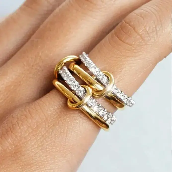 Un nicho de anillo de joyería de cobre de cuatro anillos de dos colores, hipoalergénico, estilo Ins, artefacto apilable, adecuado para joyería de mujeres jóvenes 1