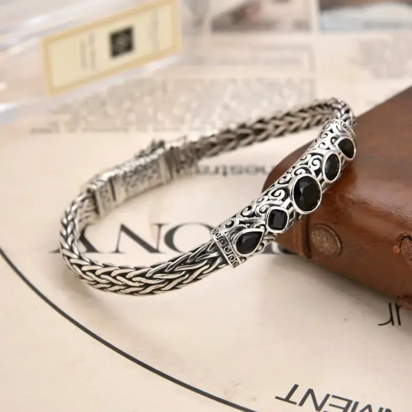 💎 Collar "Black Diamond Geometry" – Estilo Vanguardista Hecho a Mano 3