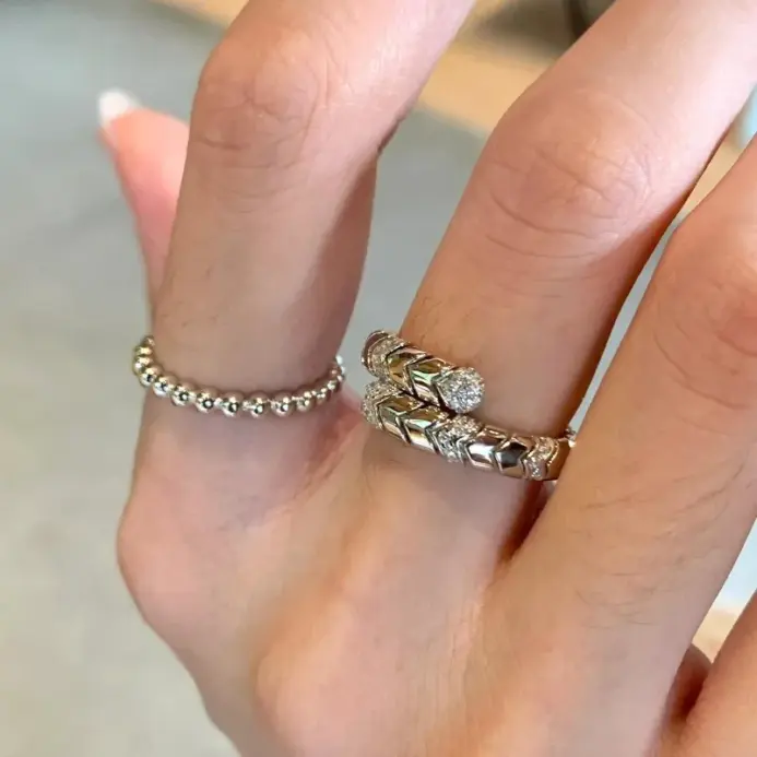 Anillos brillantes con tachuelas de diamantes de plata 925 para mujer, estilo punk, ligero, de lujo, vintage, joyería de anillo de tendencia de moda de alta calidad 1