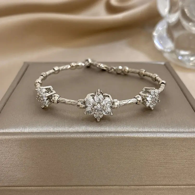 🌸 Brazalete "Flor Trenzada" – Diseño de Lujo y Brillo Espejo 5
