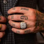 Anillo de sello de águila calva para hombres, anillos de pájaro chapados en oro con sello de pájaro, joyería de banda de halcón de acero inoxidable 2