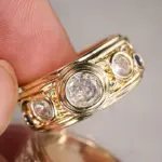 Huitan-anillos de Metal de Color dorado para mujer, joyería de lujo para fiesta, compromiso diario, accesorios de moda con incrustaciones de circonia cúbica brillante 3