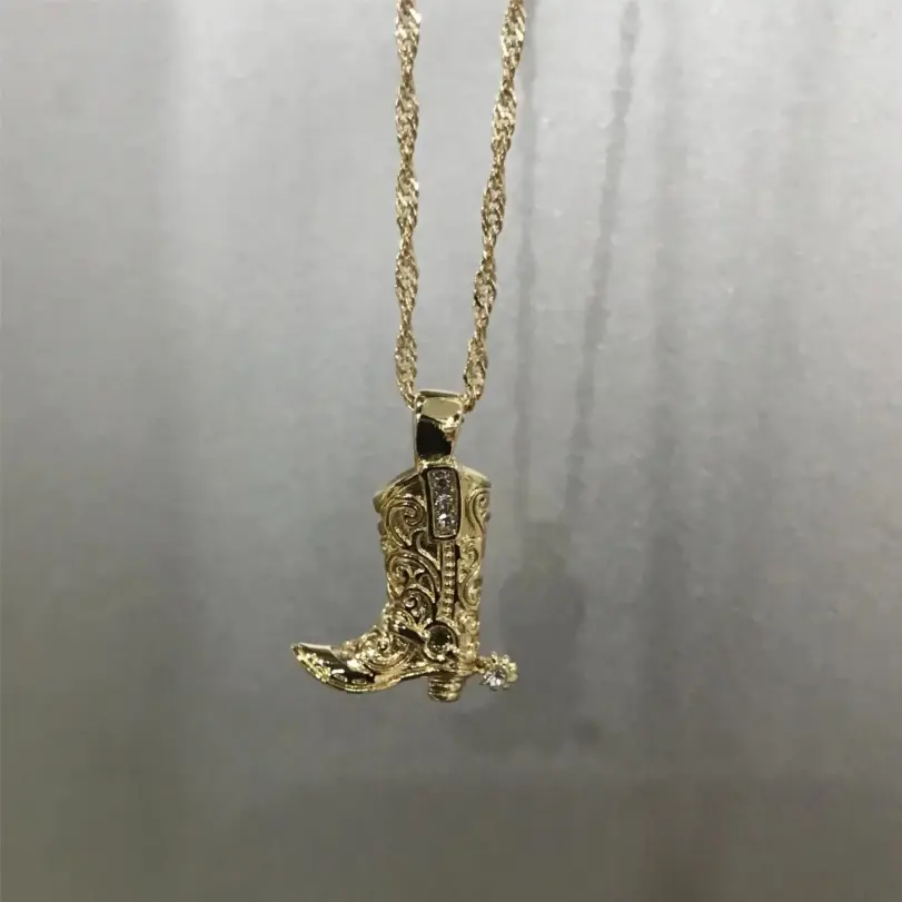 🤠 Collar "Rodeo Star" – Acero 316L, Bota y Sombrero Vaquero en Oro 18K 4