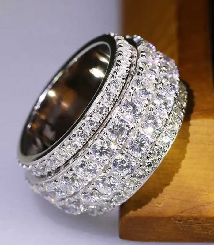 Huitan-Anillo ancho de circonia cúbica helado para mujer, banda redonda, Color plateado, hermoso accesorio femenino, joyería de boda 1