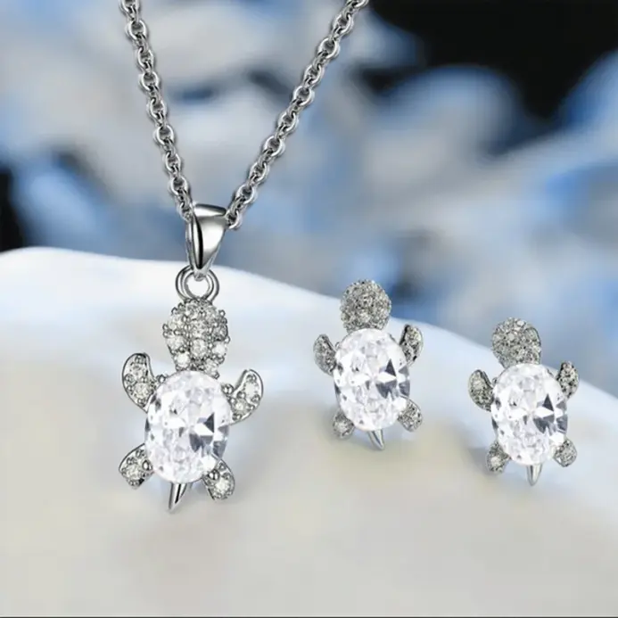 Conjunto de pendientes y collar chapados en plata para mujer, estilo ligero de lujo, forma de tortuga con diamante de cristal multicolor, 3 uds. 2