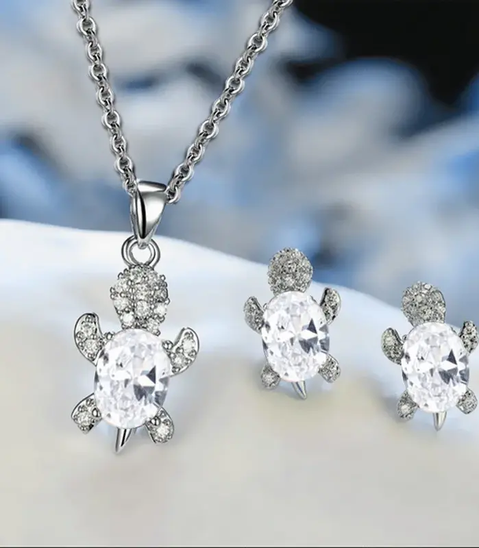 Conjunto de pendientes y collar chapados en plata para mujer, estilo ligero de lujo, forma de tortuga con diamante de cristal multicolor, 3 uds. 2