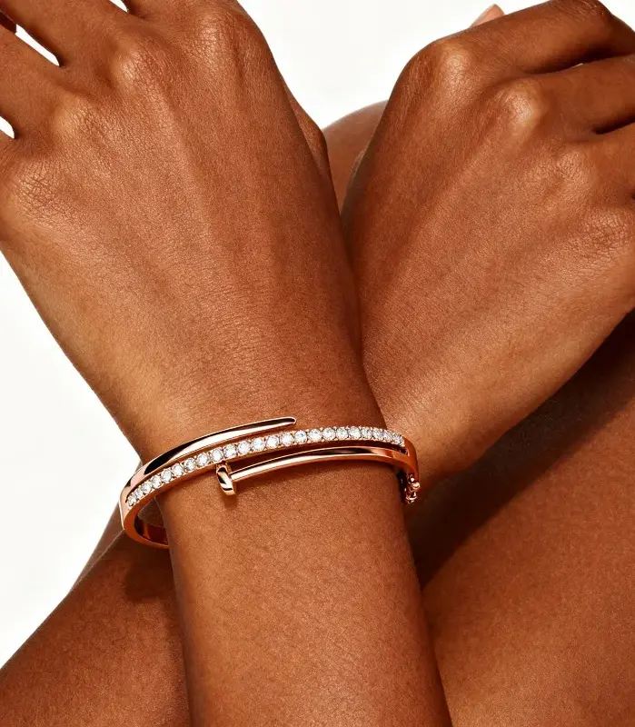 Pulsera Daisini con forma de uña adornada con cristal de primera calidad de Swarovski para mujer, regalo de vacaciones para pareja chapado en oro de 18 quilates 2