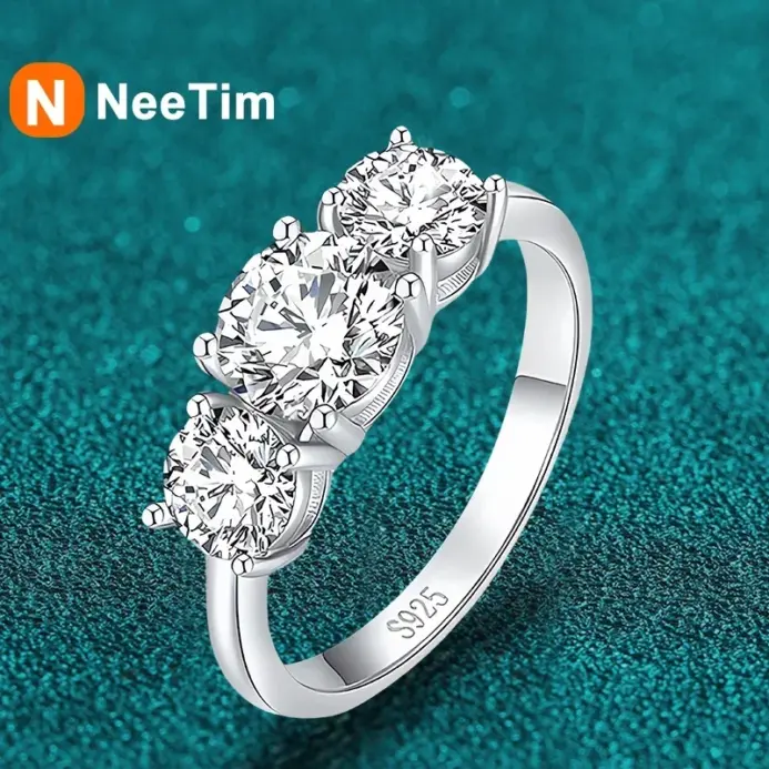 Anillo de compromiso NeeTim de moissanita de 4 quilates para mujer, plata de ley S925 de 3 piedras con alianza de boda chapada en oro, anillos de diamantes de promesa 1