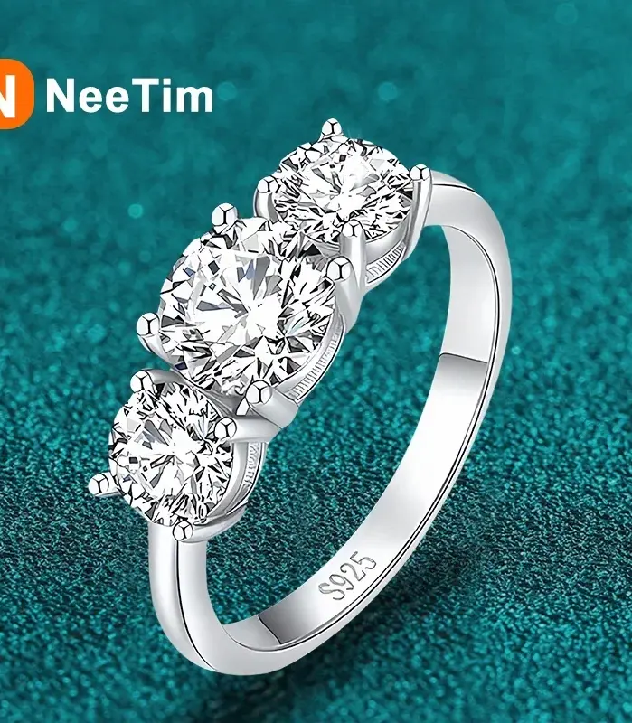 Anillo de compromiso NeeTim de moissanita de 4 quilates para mujer, plata de ley S925 de 3 piedras con alianza de boda chapada en oro, anillos de diamantes de promesa 1