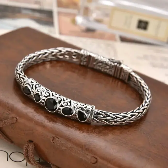 💎 Collar "Black Diamond Geometry" – Estilo Vanguardista Hecho a Mano 1