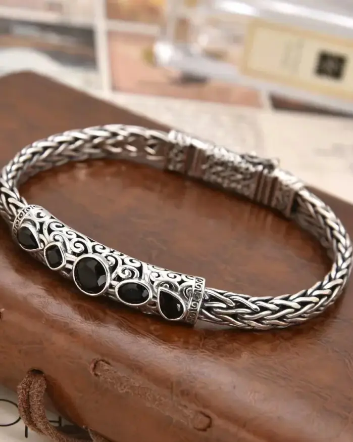 💎 Collar "Black Diamond Geometry" – Estilo Vanguardista Hecho a Mano 1