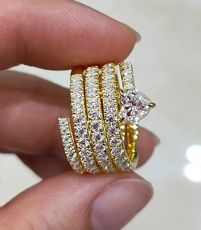 Huitan-Anillo ancho de lujo de Color dorado para mujer, accesorios de fiesta para ceremonia de compromiso, joyería para dedo de circonia brillante 2