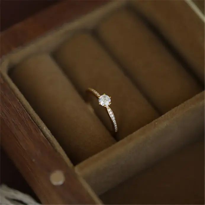 Anillo de circón brillante chapado en plata de ley 925 de 14 quilates para mujer, joyería de boda con temperamento exquisito 2