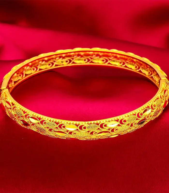 Pulsera con cierre de plumas para mujer AU999, oro de 24 quilates, alivio de plumas en 3D, diseño de cierre fácil de usar, favorecedor dinámico de lujo 2