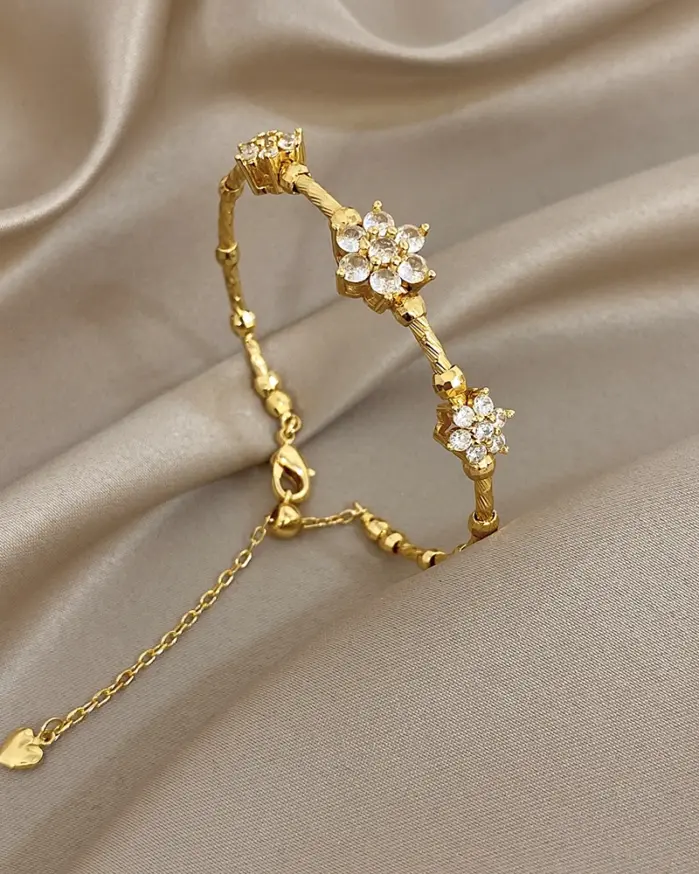 🌸 Brazalete "Flor Trenzada" – Diseño de Lujo y Brillo Espejo 2