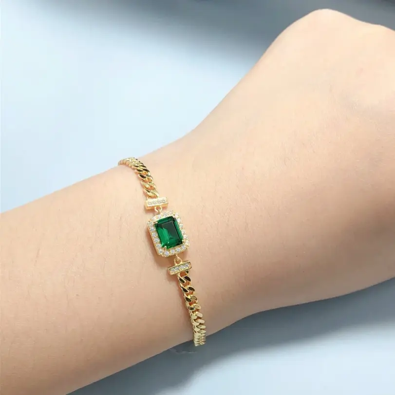 GoldAether - Pulsera de Lujo para Mujer, 100% Oro Real de 18k, Estilo Vintage con Esmeraldas y Diamantes, Pulsera Cuadrada con Moissanita 2