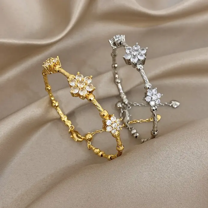🌸 Brazalete "Flor Trenzada" – Diseño de Lujo y Brillo Espejo 1