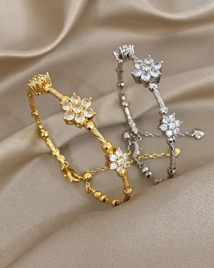 🌸 Brazalete "Flor Trenzada" – Diseño de Lujo y Brillo Espejo 1