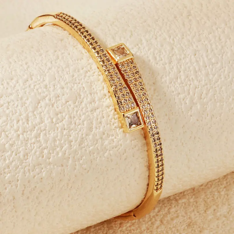 Pulsera Simple con tachuelas para mujer, brazalete clásico con apertura de cobre y circonio, joyería diaria, accesorios como regalo 4
