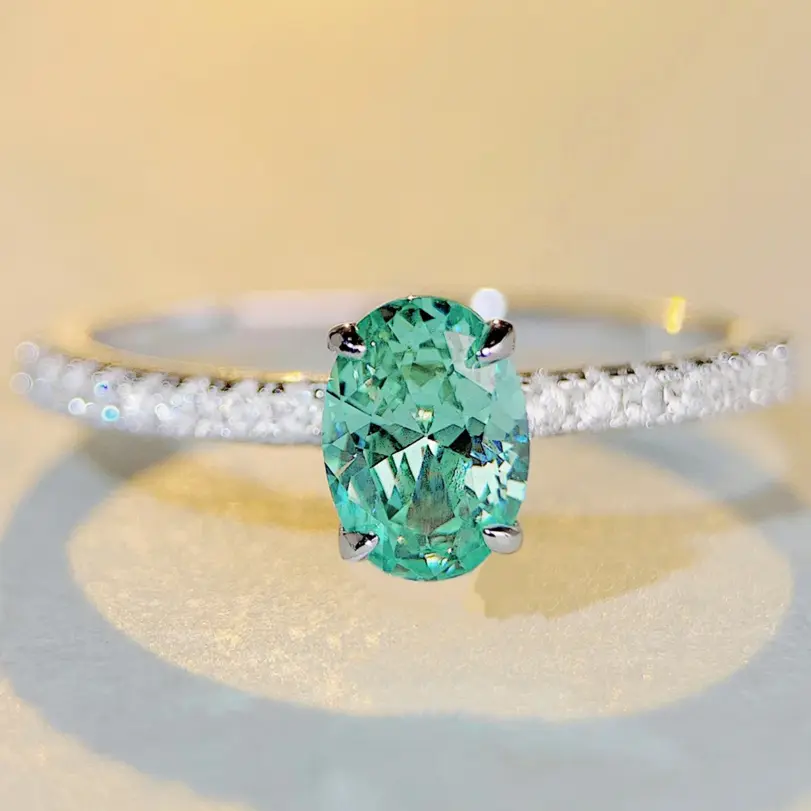 ‌ Elegante Anillo de Plata de Ley S925 para Mujer con Piedra Central Ovalada de 1 Ct y Detalles Redondos, Regalo de Compromiso, Boda o Aniversario 4