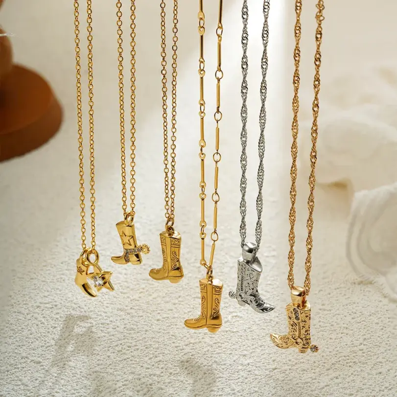🤠 Collar "Rodeo Star" – Acero 316L, Bota y Sombrero Vaquero en Oro 18K 5