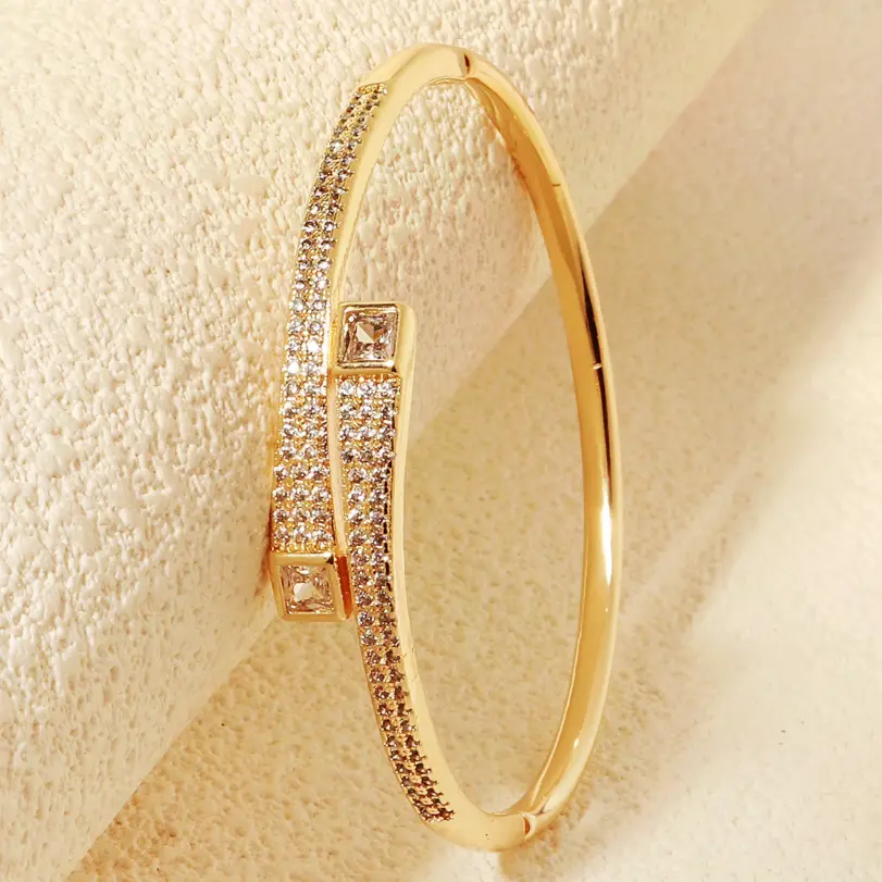 Pulsera Simple con tachuelas para mujer, brazalete clásico con apertura de cobre y circonio, joyería diaria, accesorios como regalo 3