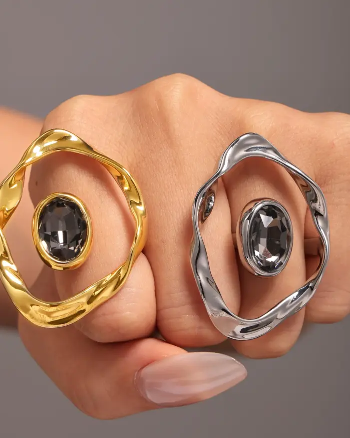 Anillo hipérbole geométrico de giro Irregular con diamantes de imitación grandes para mujer, anillos estéticos impermeables chapados en oro de 18k para mujer 1