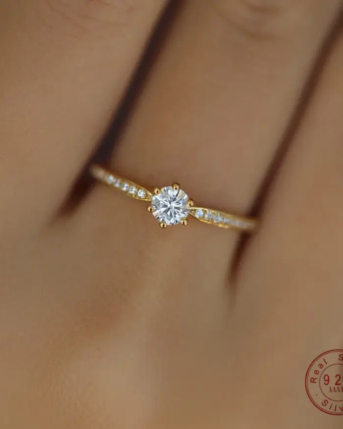 Anillo de circón brillante chapado en plata de ley 925 de 14 quilates para mujer, joyería de boda con temperamento exquisito 1