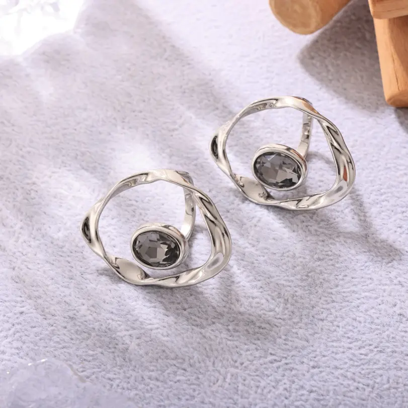 Anillo hipérbole geométrico de giro Irregular con diamantes de imitación grandes para mujer, anillos estéticos impermeables chapados en oro de 18k para mujer 3