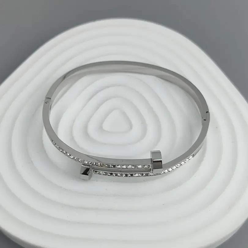 Nueva pulsera chapada en oro de acero inoxidable con circonita para uñas de 18 quilates, pulsera de pareja impermeable de alta calidad, regalo para esposa 3