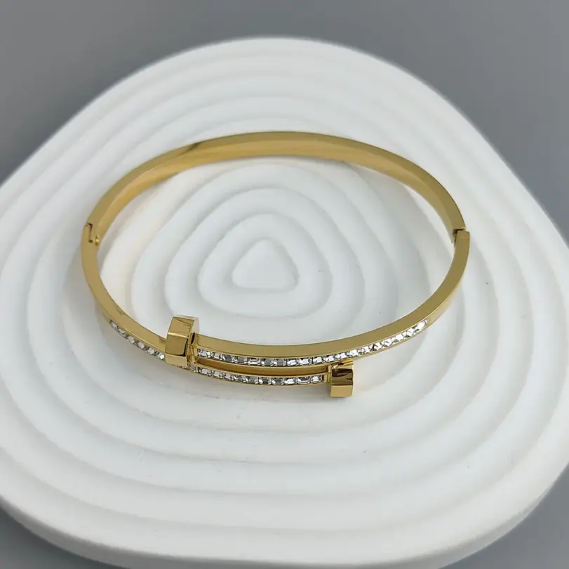 Nueva pulsera chapada en oro de acero inoxidable con circonita para uñas de 18 quilates, pulsera de pareja impermeable de alta calidad, regalo para esposa 4