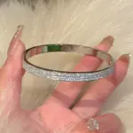 Pulsera dorada de acero de titanio de alta gama que no se decolora, pulsera de circón brillante para mujer, brazalete ligero de lujo de media fila, regalo de joyería 5