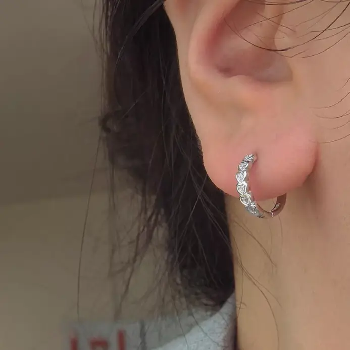 Pendientes de aro de circonio con forma de corazón de acero inoxidable para mujer, aretes colgantes circulares de circonia de cristal minimalista Vintage, joyería Punk Rock 2