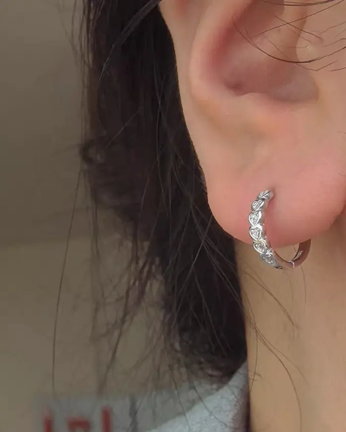 Pendientes de aro de circonio con forma de corazón de acero inoxidable para mujer, aretes colgantes circulares de circonia de cristal minimalista Vintage, joyería Punk Rock 2