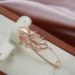 Kinel nuevo 585 broche de oro rosa para mujer joyería de boda de moda único creativo moderno ojal fino broche de Metal hueco caliente 4
